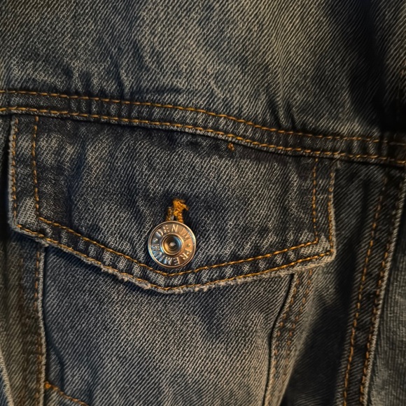 Love Tree Denim Cropped Jacket Size Large ♥️ - Picture 5 of 5